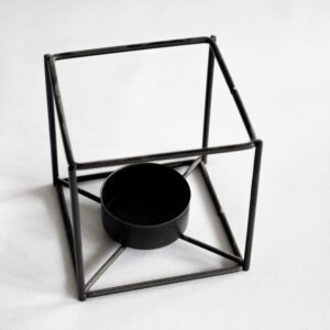 Čierny svietnik na čajovú sviečku