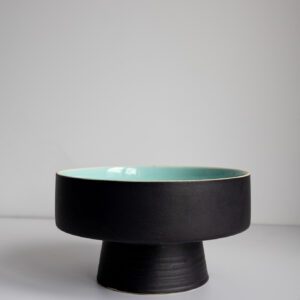 Čierne matné podnosy na kvety