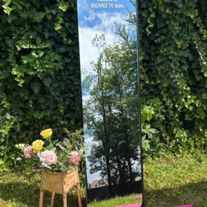 Čierne úzke zrkadlo