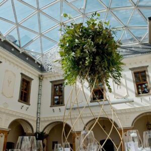 Zlaté stojany na kvety