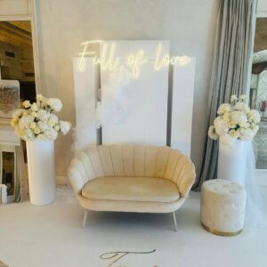 Krémové zamatové sedačky