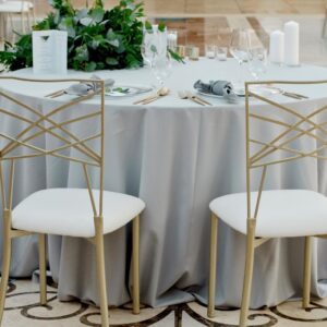 Šedý okrúhly obrus