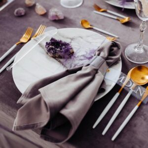 Fialový okrúhly obrus