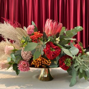 Zlaté lesklé podnosy na kvety