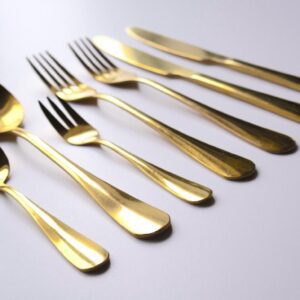 Zlatý lesklý príbor